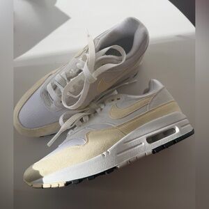 New Nike Air Max Women’s size 6